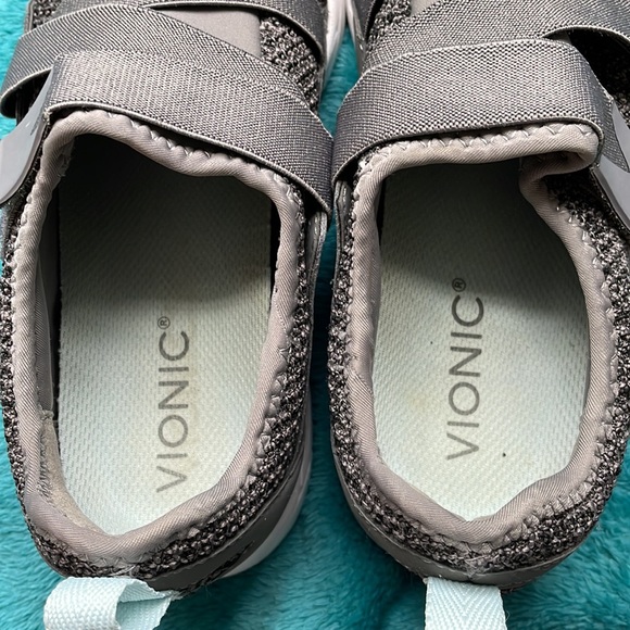 Vionic casual everyday Sneakers - Picture 3 of 9